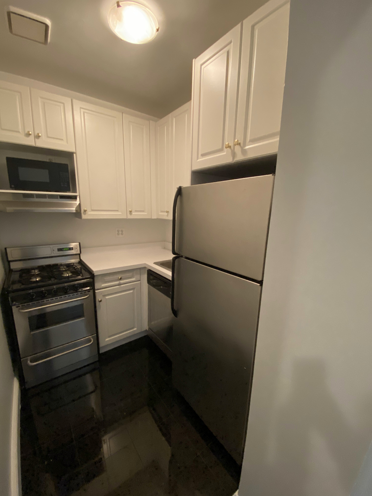 126 East 24th Street - Photo 6