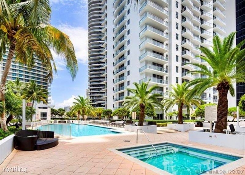 1050 Brickell Ave 1804 - Photo 4