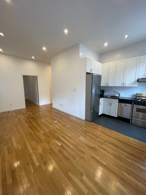 1297 Lexington Avenue - Photo 3