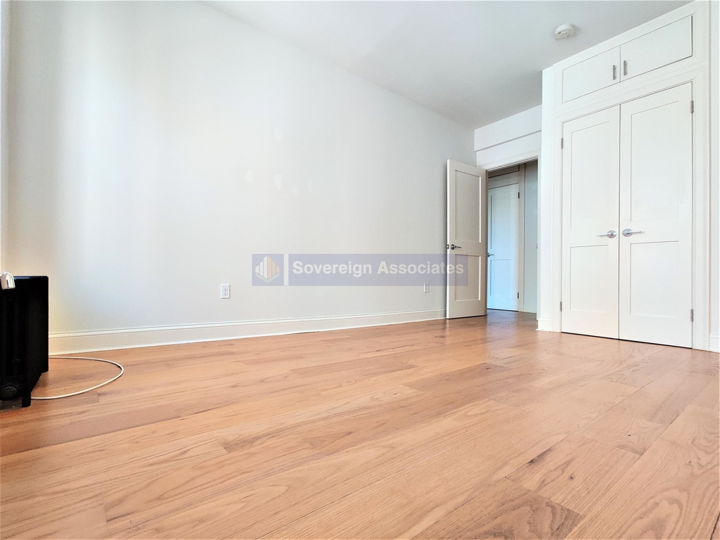 615 Fort Washington Avenue - Photo 2