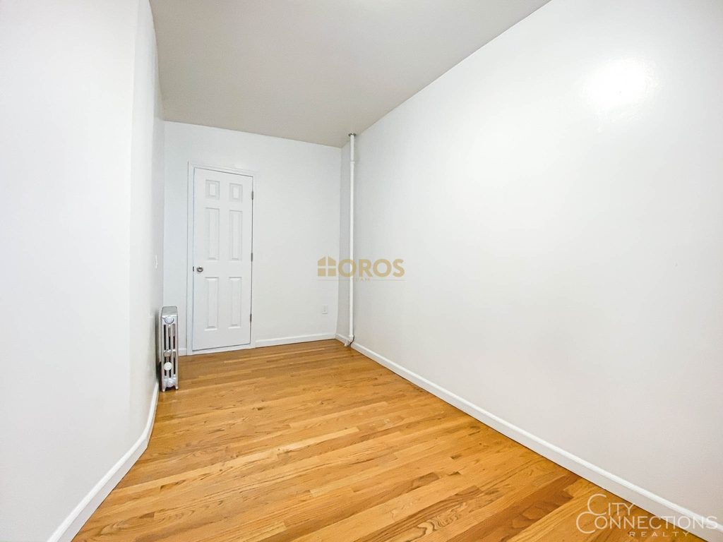 236 E 7th St - Photo 3