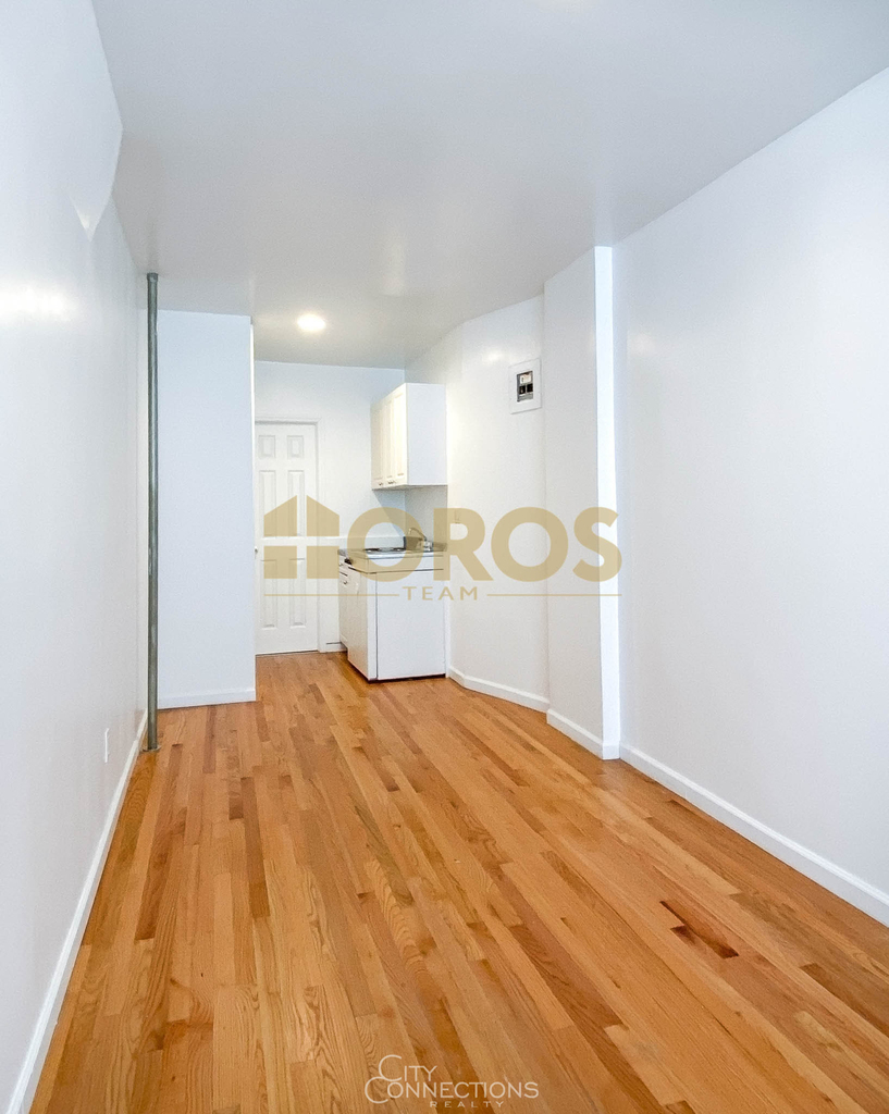 236 E 7th St - Photo 1