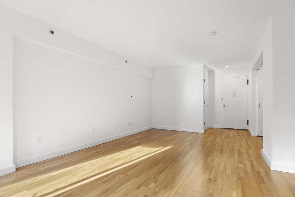 101 West 15th Street - Photo 2