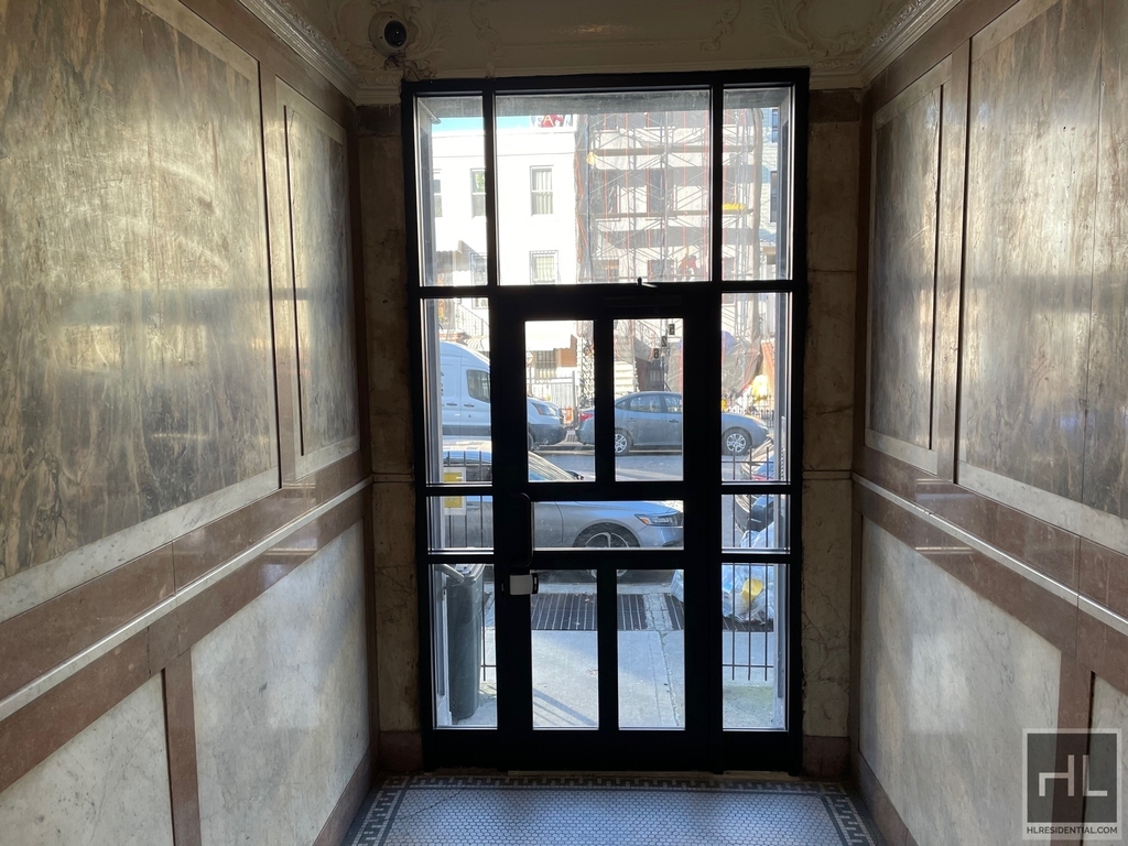 526 Lafayette Avenue - Photo 12