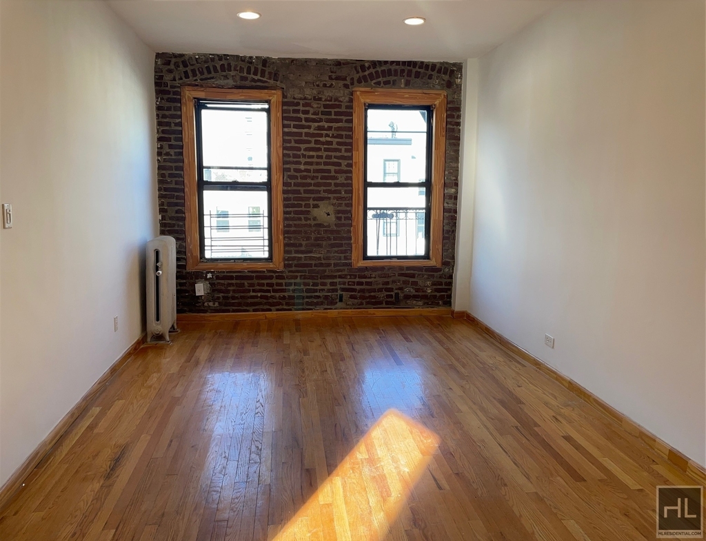 526 Lafayette Avenue - Photo 3