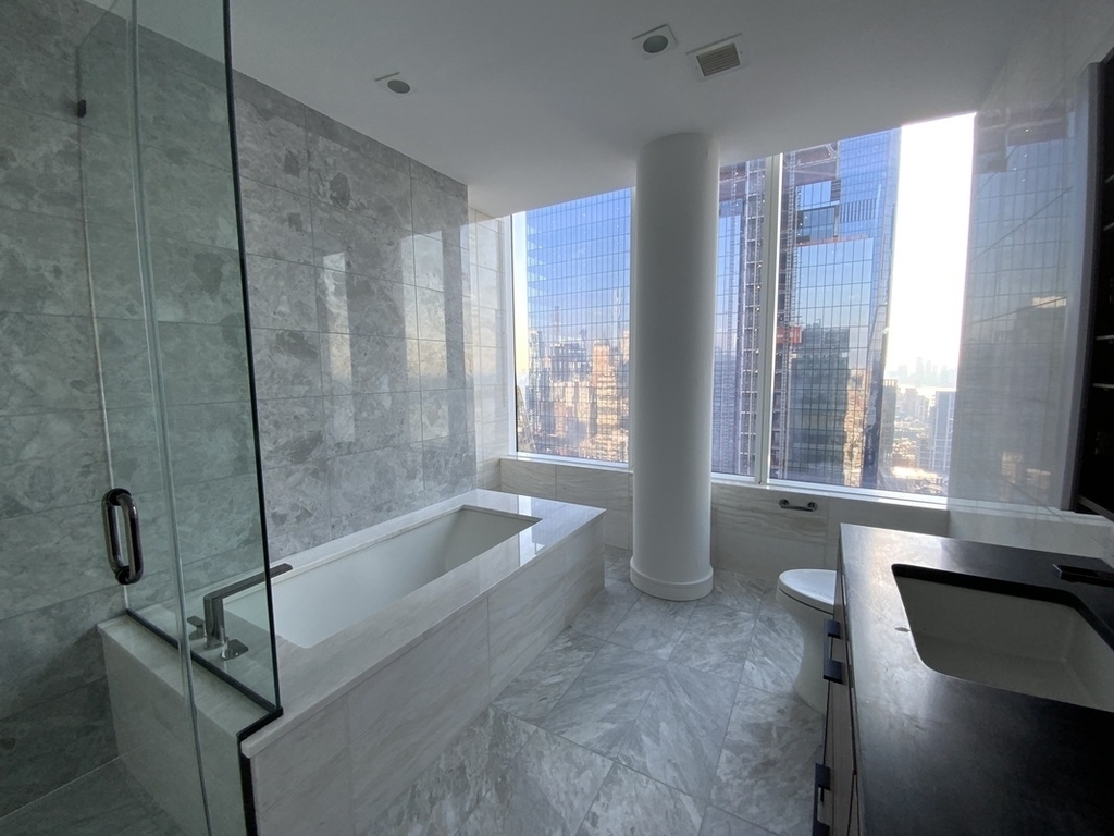 515 West 36th Street - Photo 2