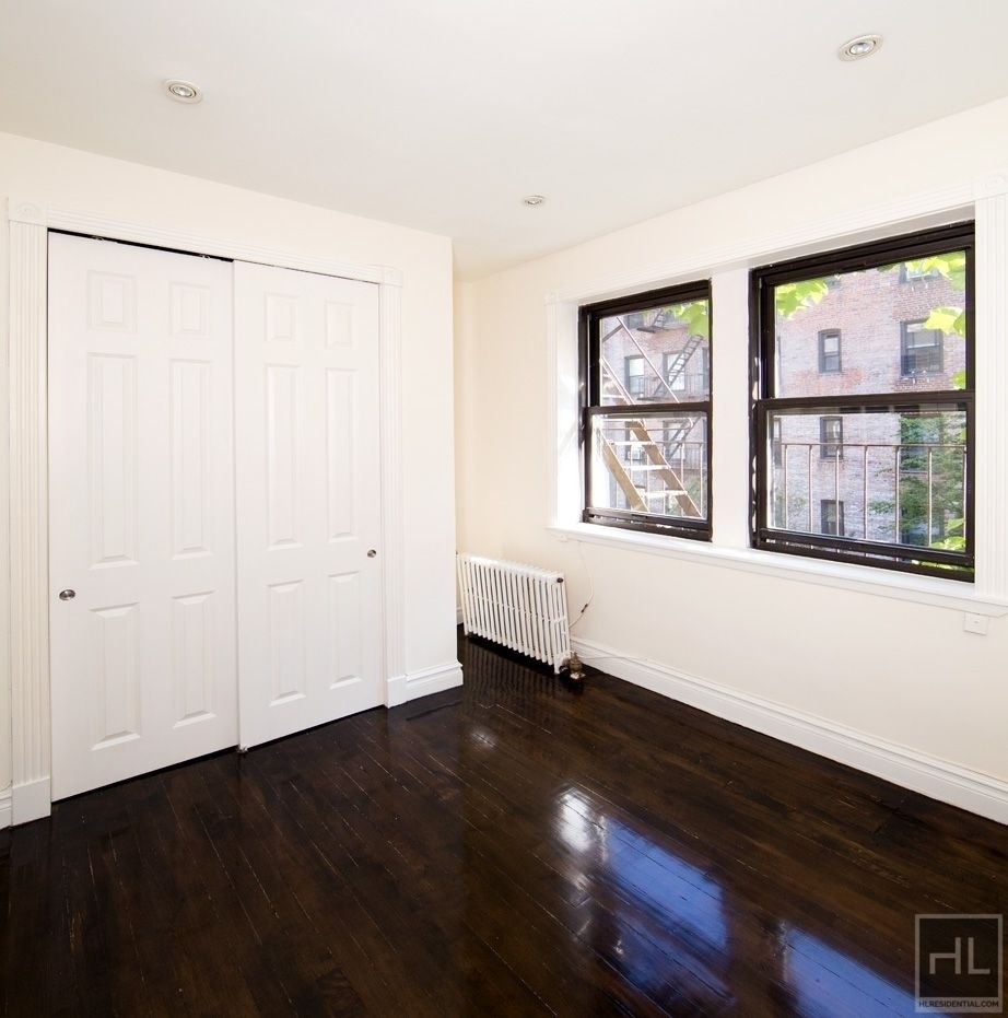 East 81 Street - Photo 2