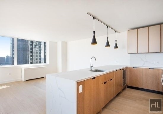 East 54th Street - Photo 2