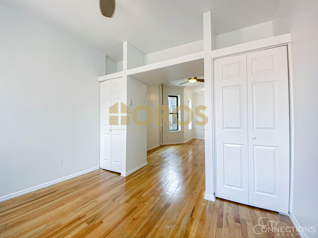 215 East 10th Street - Photo 1