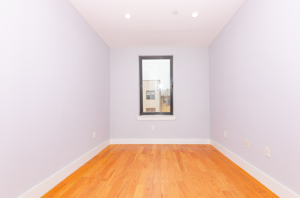 971 Lafayette Avenue - Photo 6