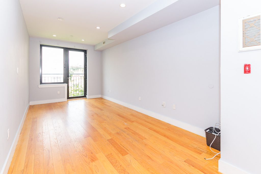 971 Lafayette Avenue - Photo 1