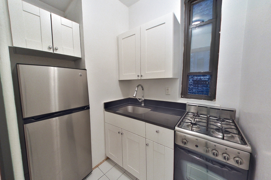 210 East 38th Street - Photo 2