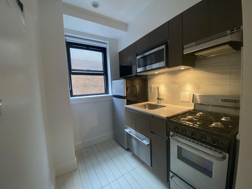 400 East 57th Street - Photo 2