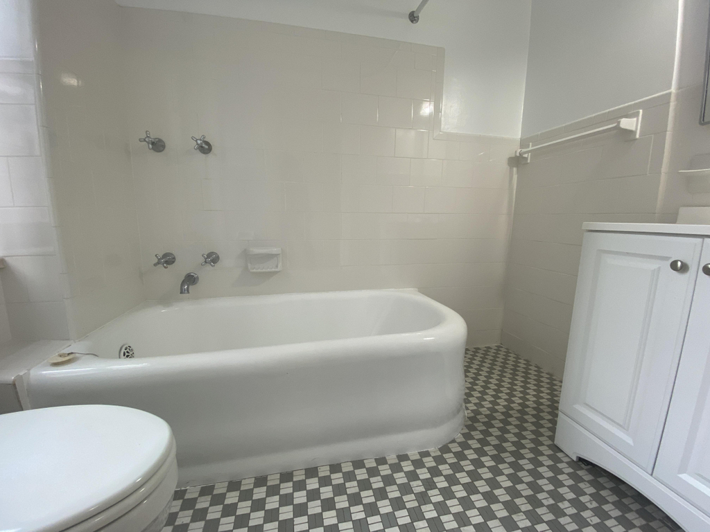 400 East 57th Street - Photo 8