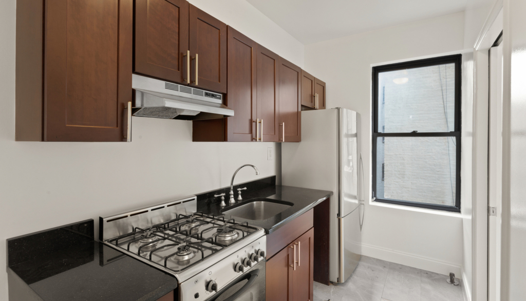 201 West 11th Street - Photo 4