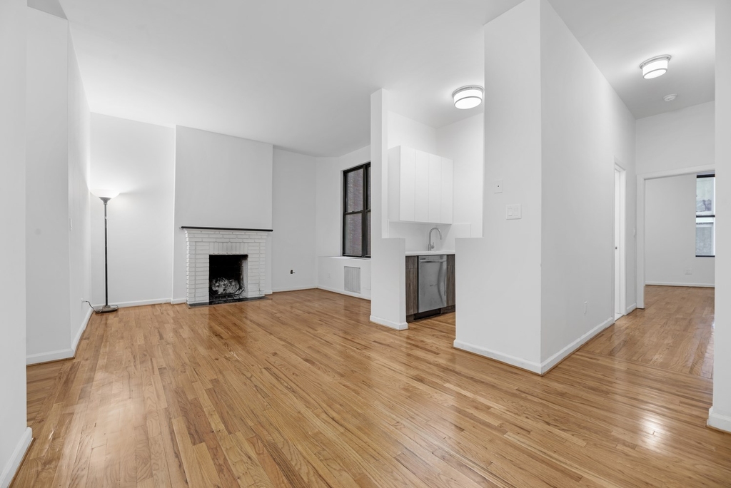 121 Madison Avenue - Photo 0