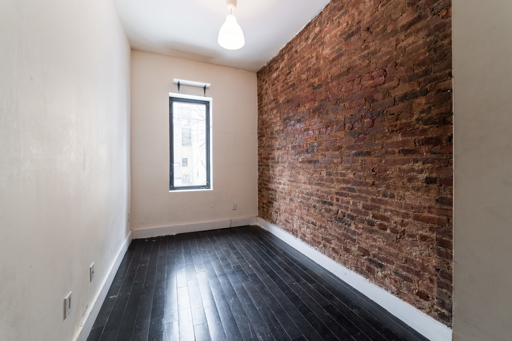 1066 Putnam Avenue - Photo 2