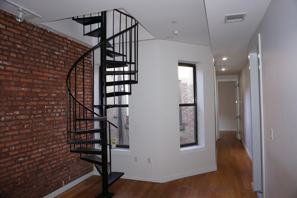 662 Park Place - Photo 1