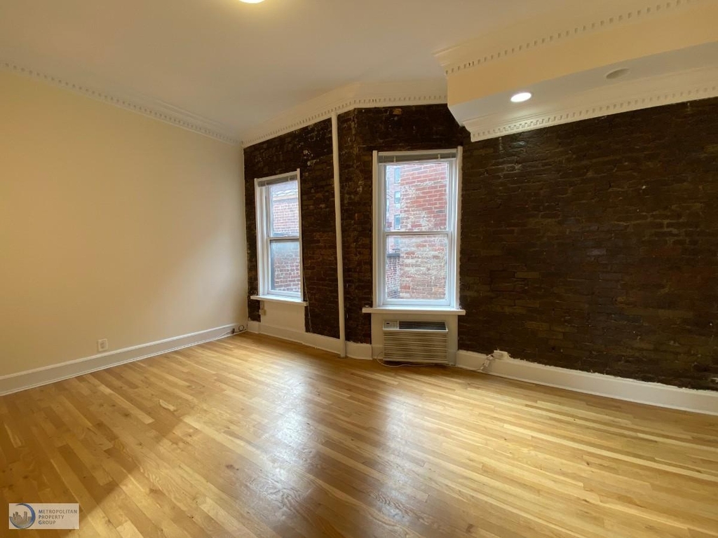 326 East 58th Street - Photo 4