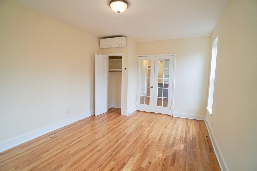 955 Seneca Avenue - Photo 3