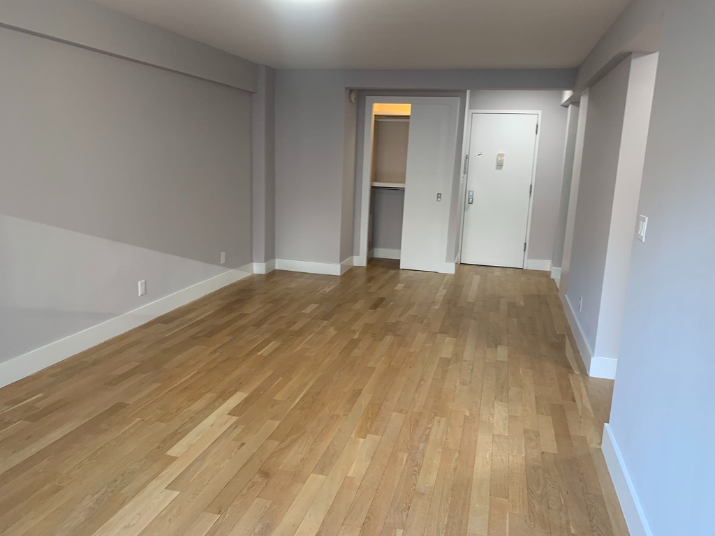 320 East 52nd Street - Photo 10