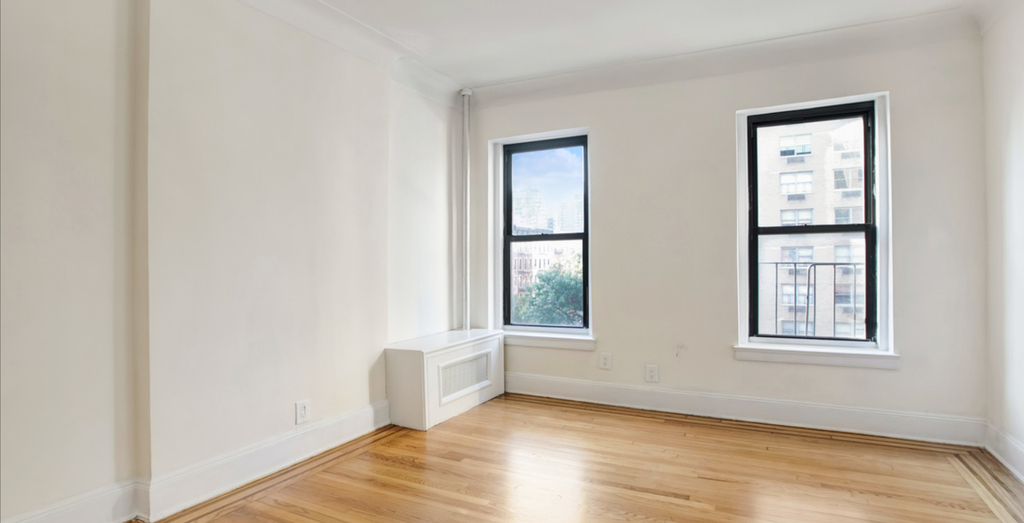 1606 1st Avenue - Photo 1