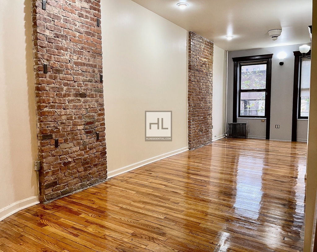 1672 Park Avenue - Photo 1