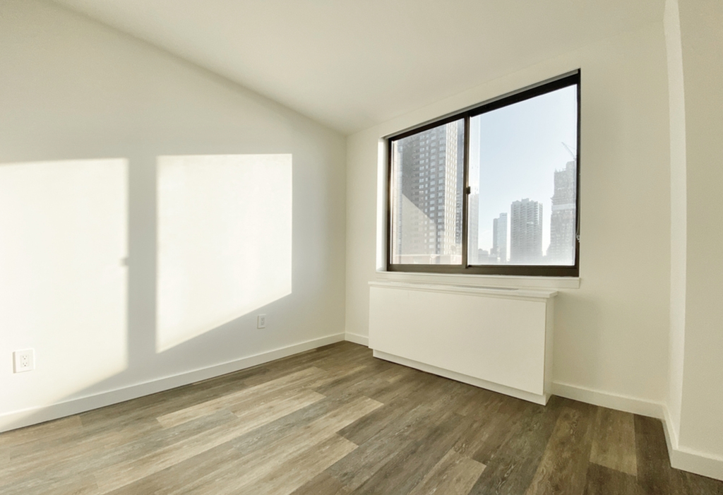 520 West 43rd Street - Photo 1