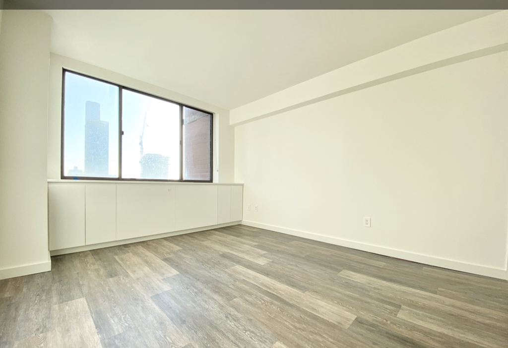 520 West 43rd Street - Photo 5