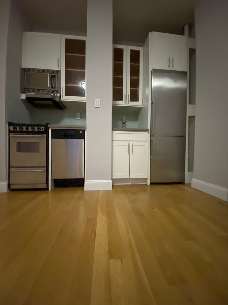 501 West 110th Street - Photo 5