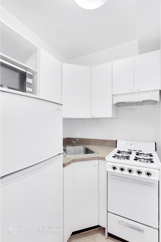 225 East 46th St - Photo 2