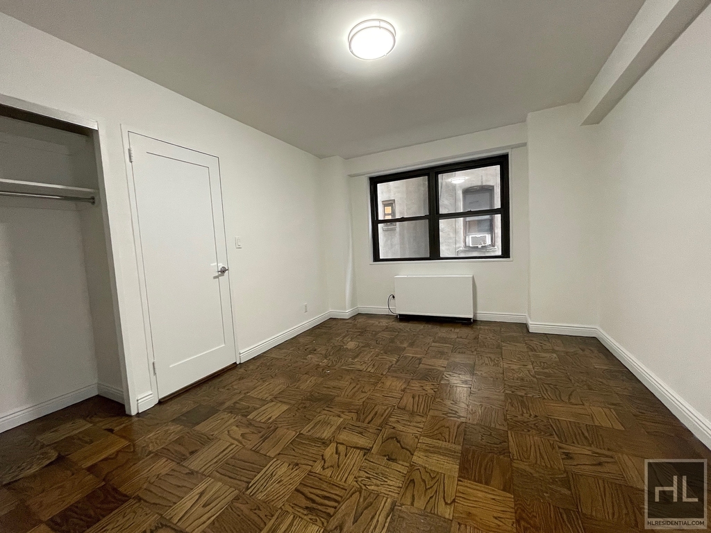 East 89th Street - Photo 3