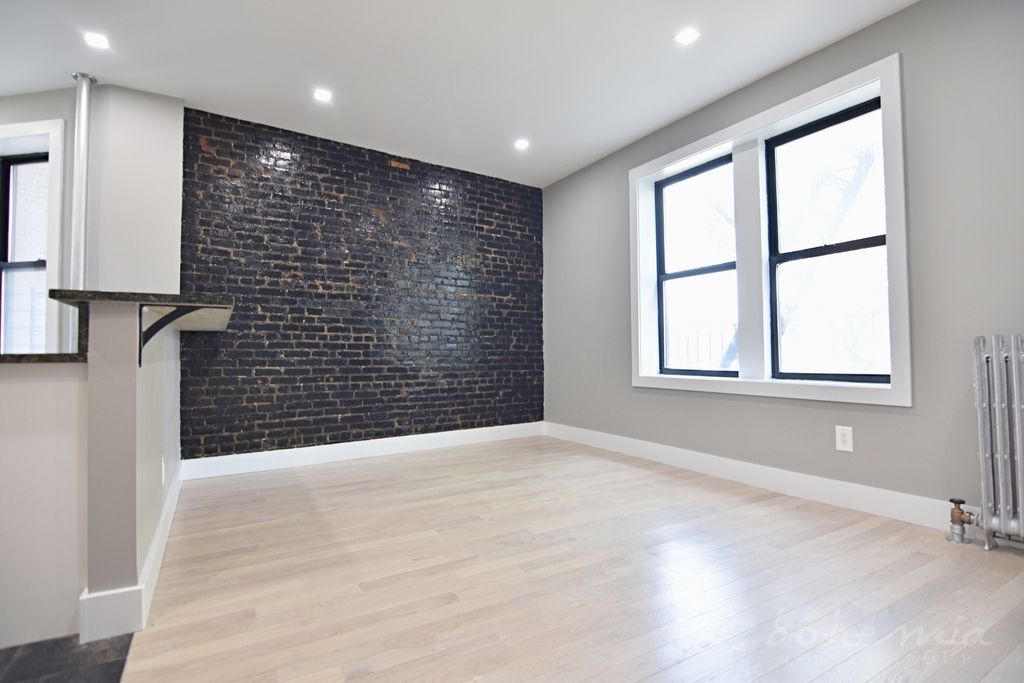 382 Wadsworth Avenue - Photo 4