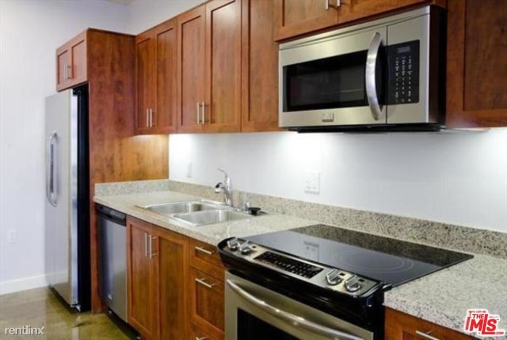 315 W 5th St Apt 814 - Photo 1