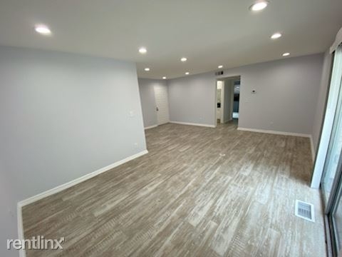 7439 Woodman Ave 40 - Photo 5