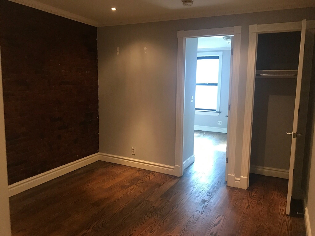 221 East 23rd Street - Photo 5