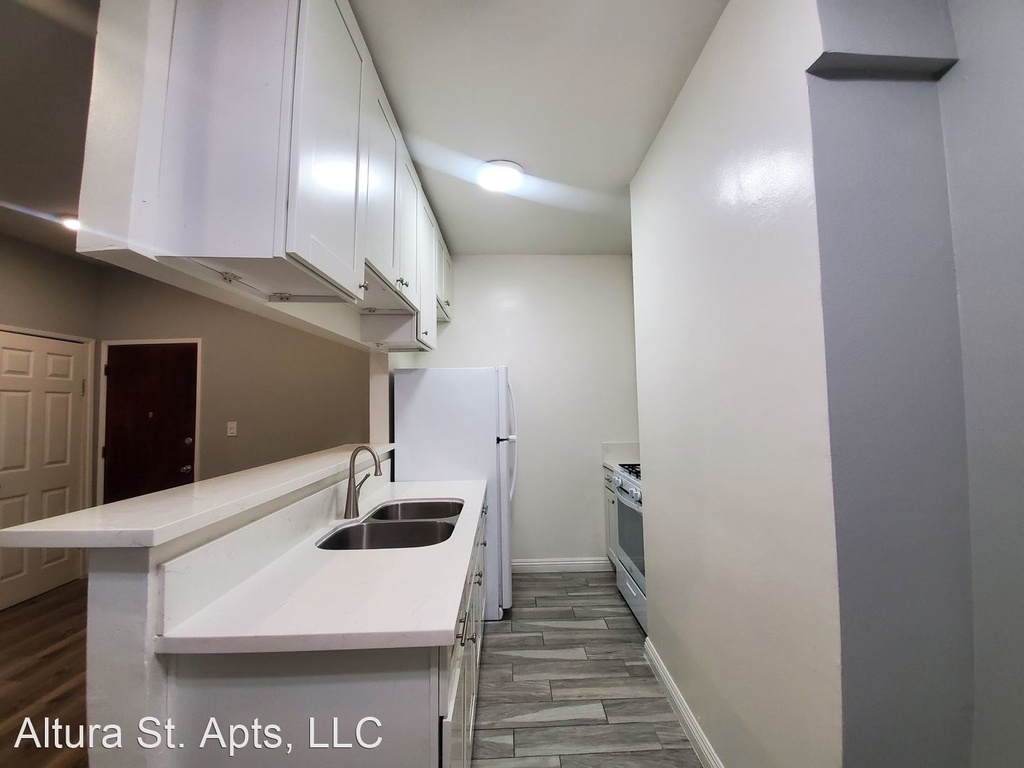 3020 Altura St. - Photo 3