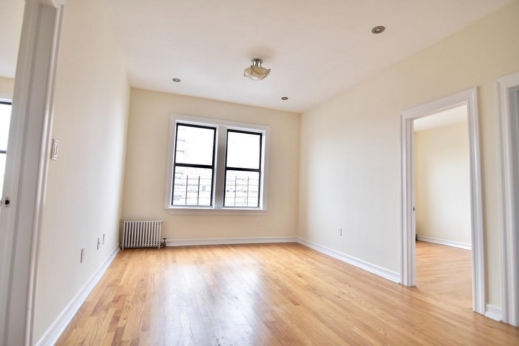 382 Wadsworth Avenue - Photo 0