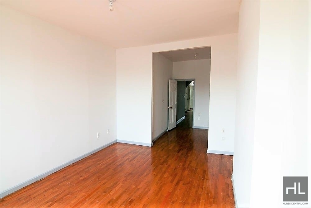 245 Montrose Avenue - Photo 2