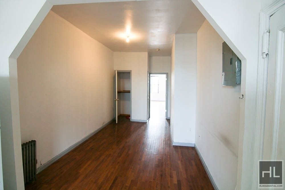 245 Montrose Avenue - Photo 3