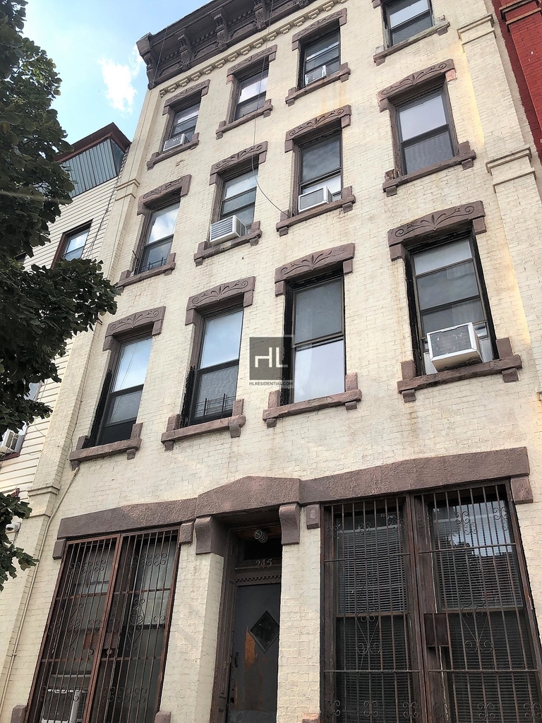 245 Montrose Avenue - Photo 7