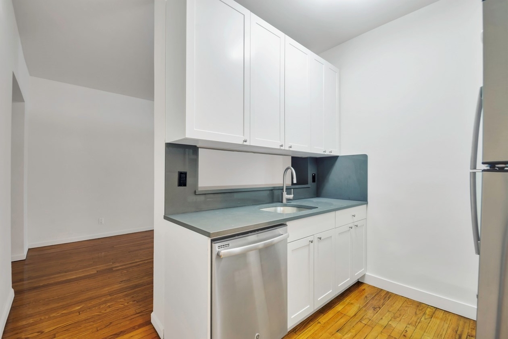 121 Madison Avenue - Photo 3