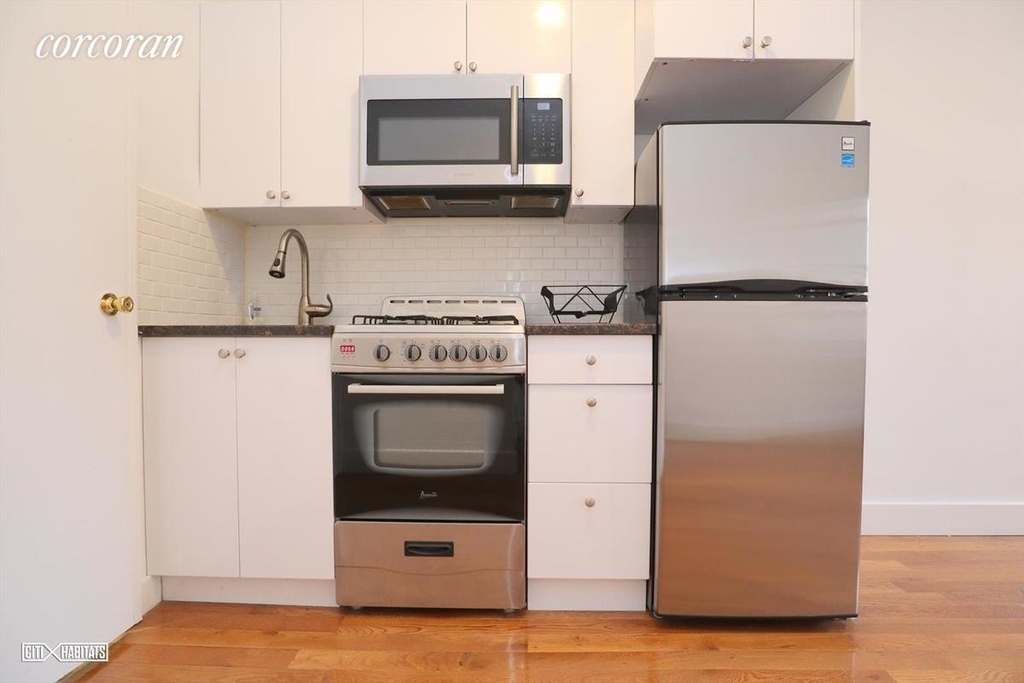 424 East 14th Street - Photo 2