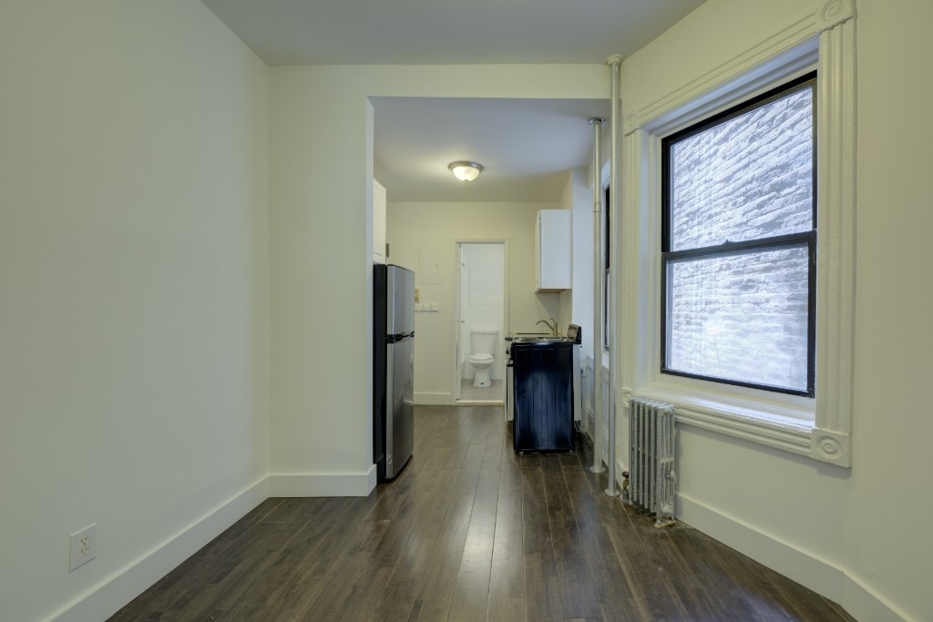 411 W 48th Street - Photo 5