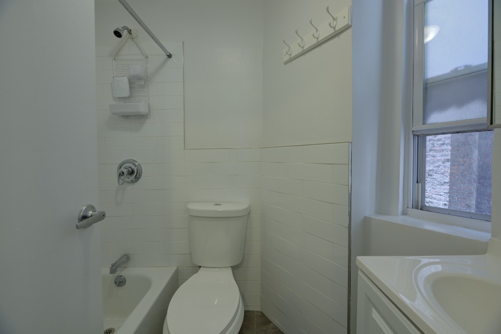 411 W 48th Street - Photo 6