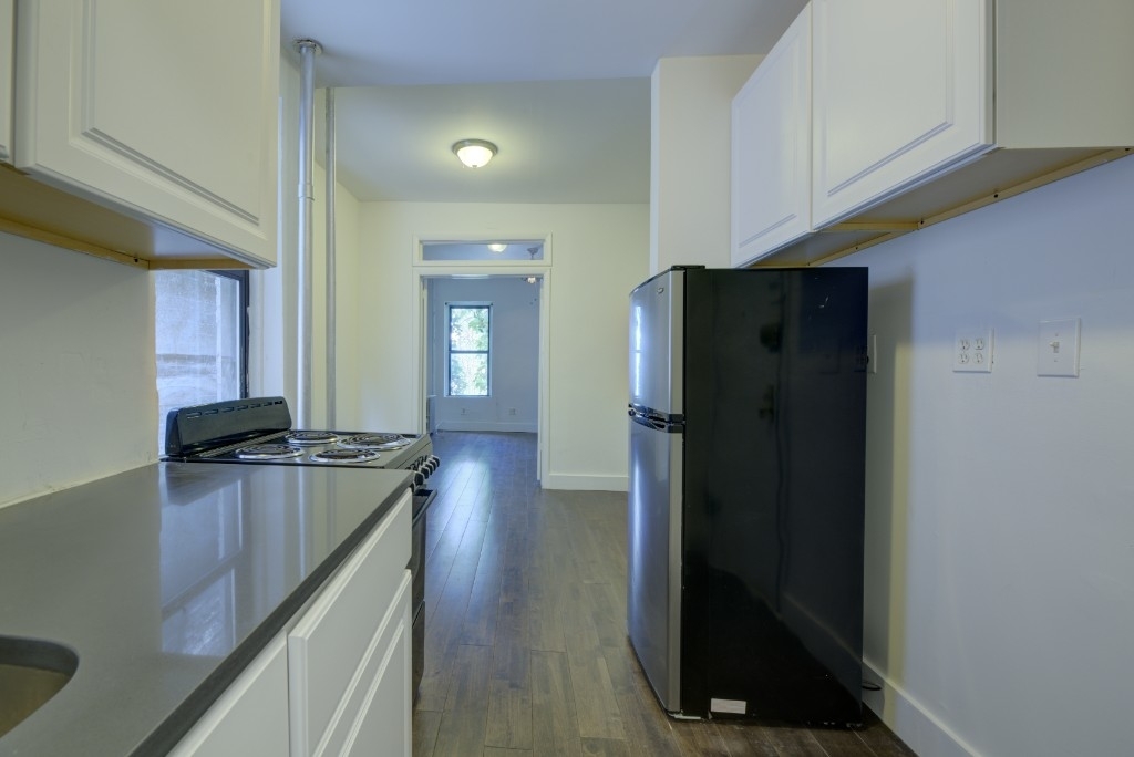 411 W 48th Street - Photo 0