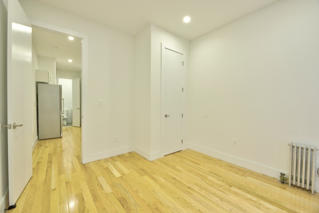 411 W 48th Street - Photo 2