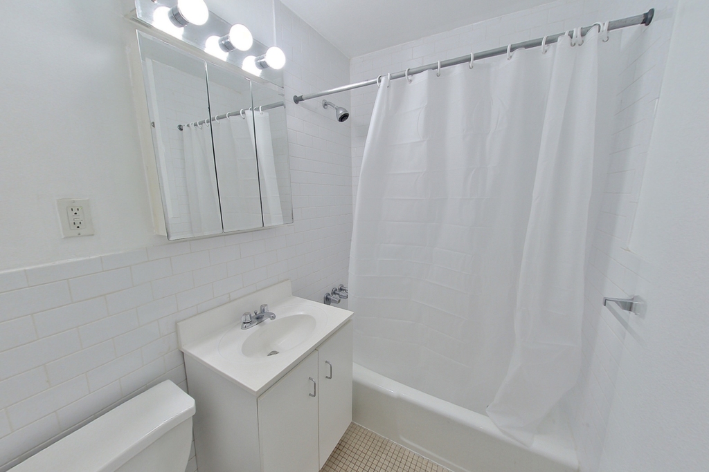 114 East 40th Street - Photo 3