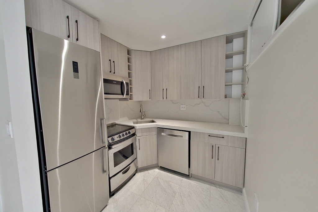 312 East 30th Street - Photo 1