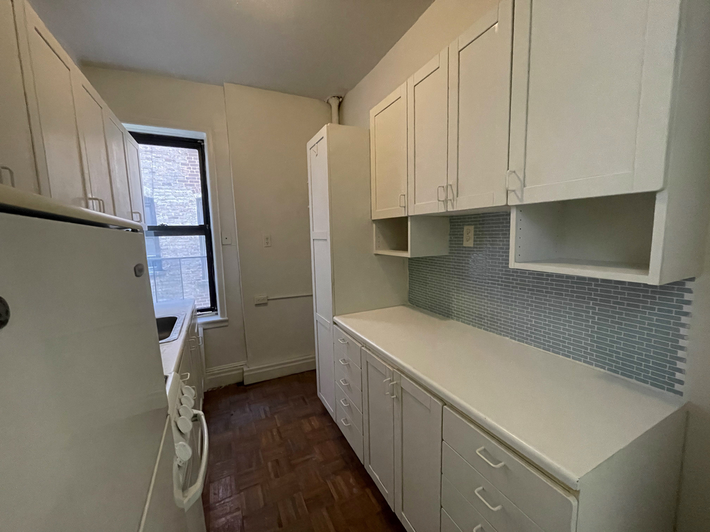 328 East 19th Street - Photo 6